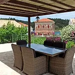Avra * Gaios